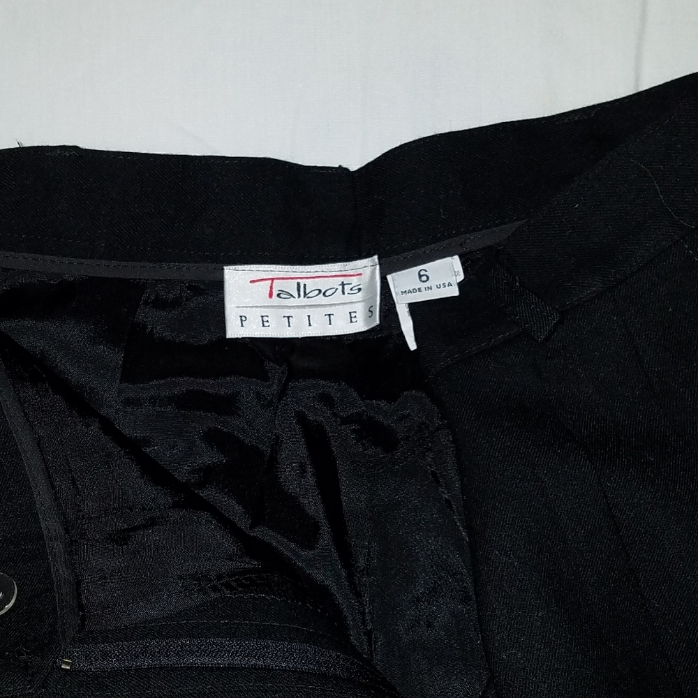 Shorts - Picture 3 of 3